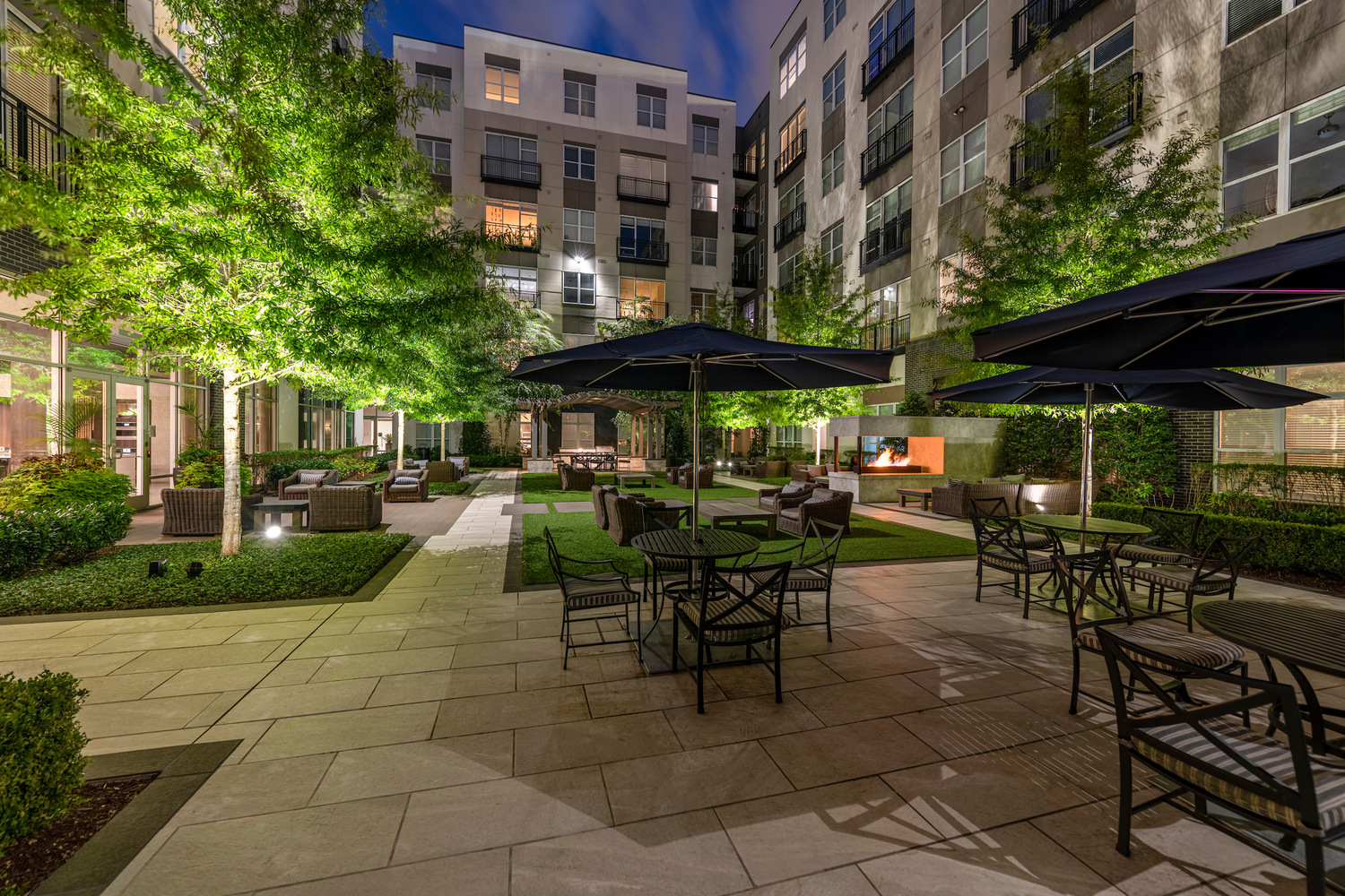 101 Cross Street : Lush landscaping, grilling and dining areas with social spaces for gathering