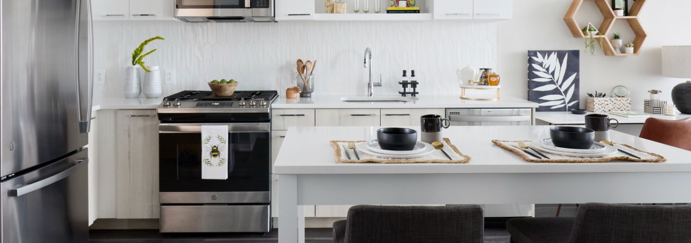 Dylan & Reese at Carlyle Crossing : Kitchen