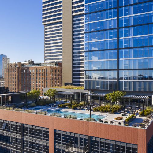 Invigorating amenities that elevate the way you socialize, exercise and decompress