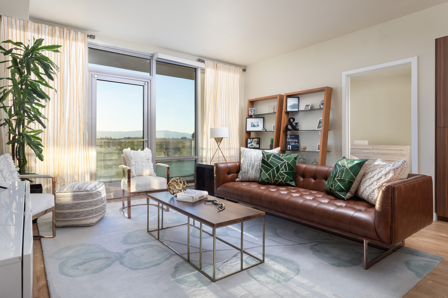 Centerra : Living Room