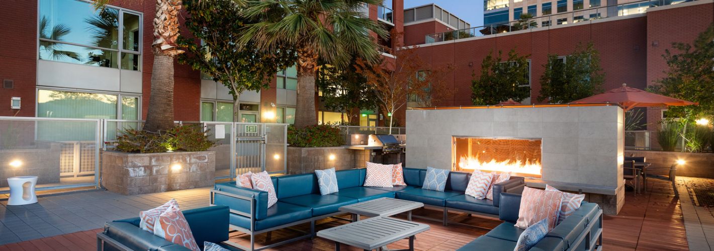 Centerra : Outdoor Lounge Fireplace