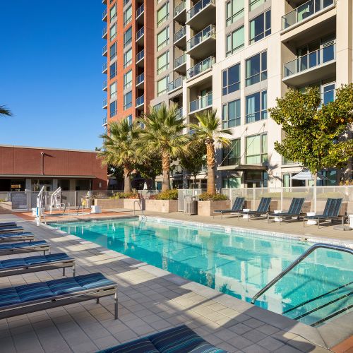 Centerra : Pool View