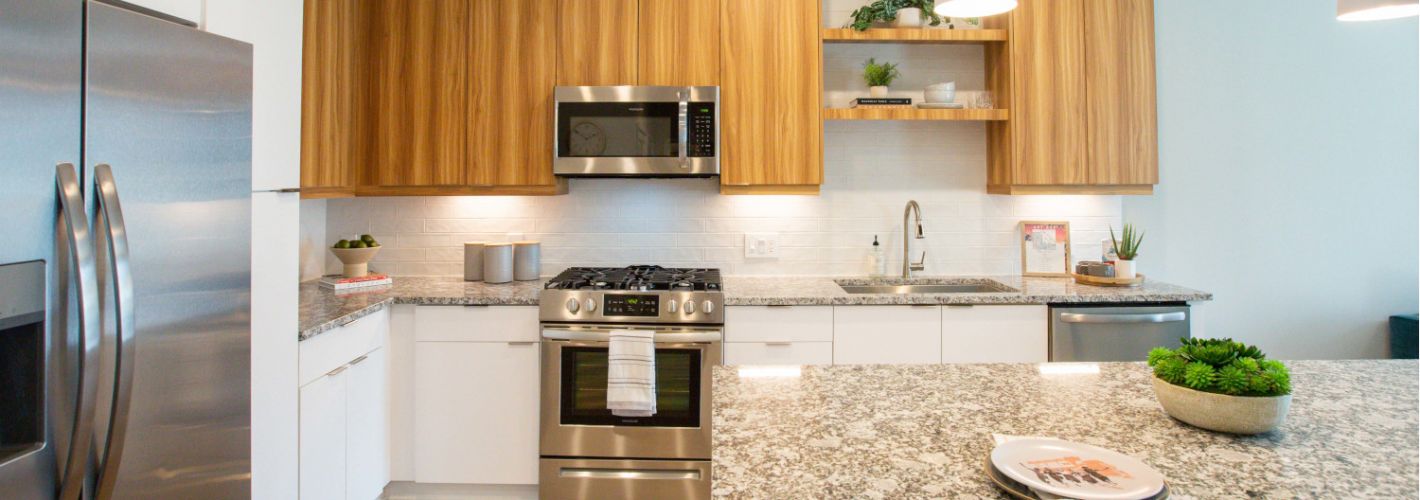 Alexan Summerhill : Stylish studio, one, and two bedroom apartment homes.