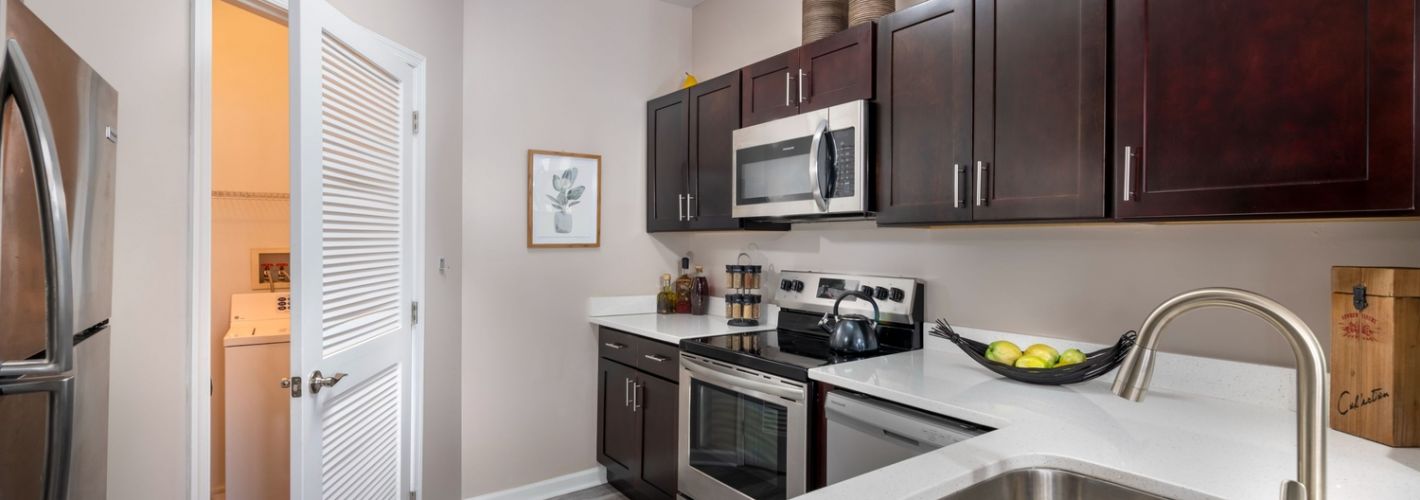 Sterling Parc at Hanover : Full kitchens with separate dining room space*