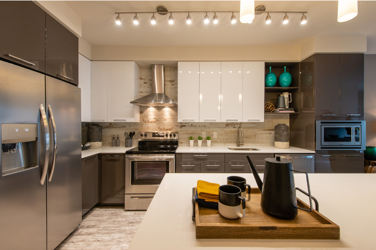 672 Flats : Kitchen