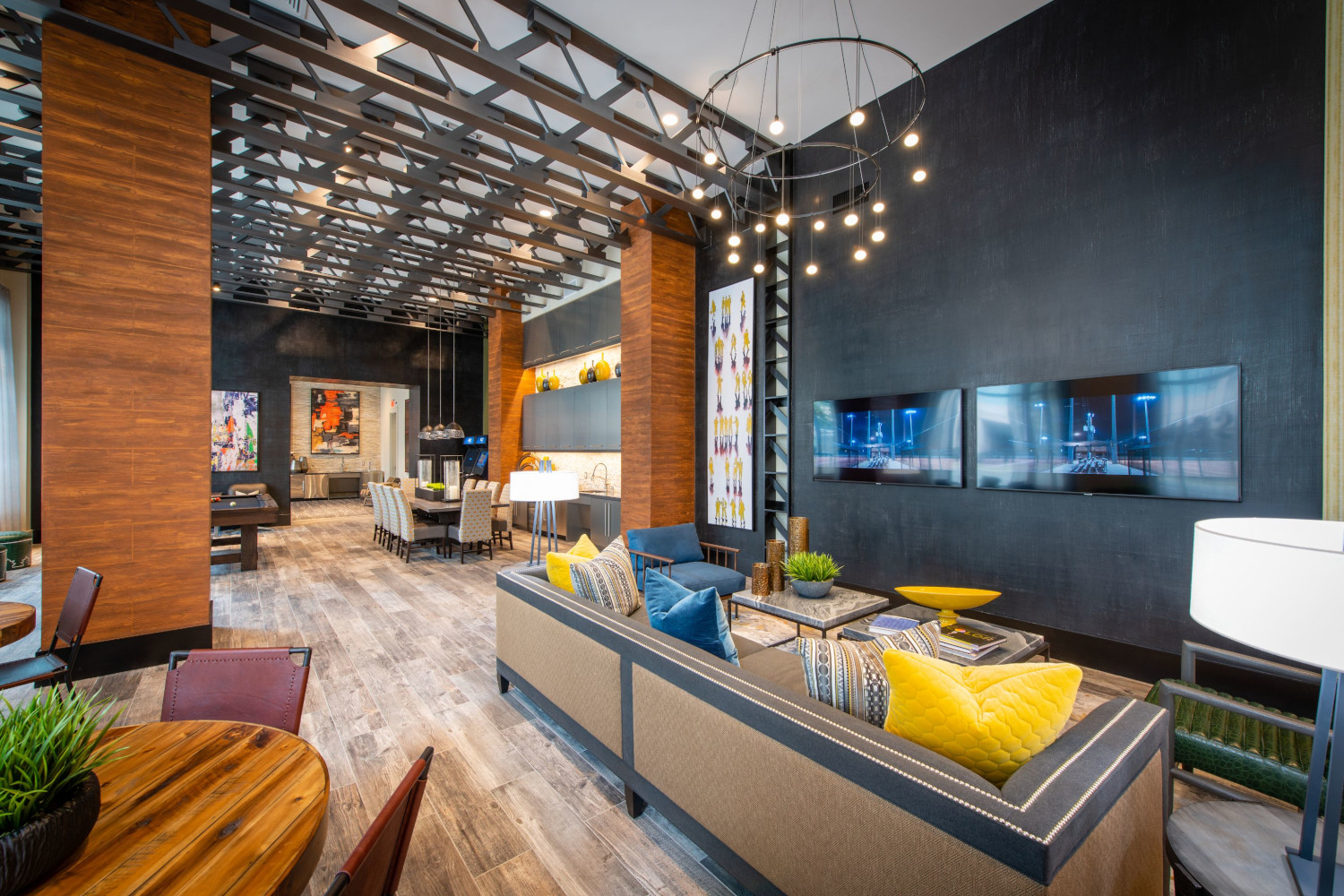 672 Flats : Lobby