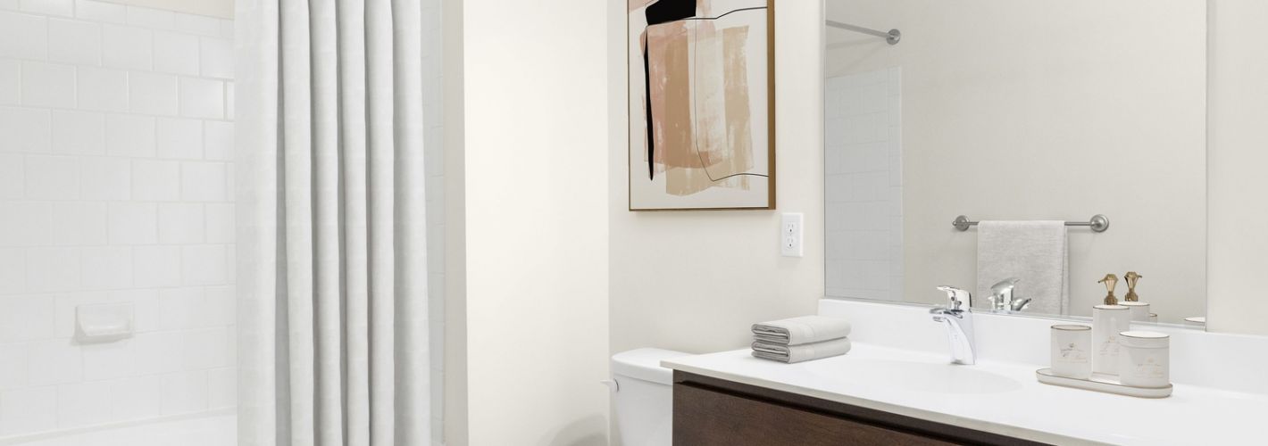 Halstead Hopkinton : Bathroom