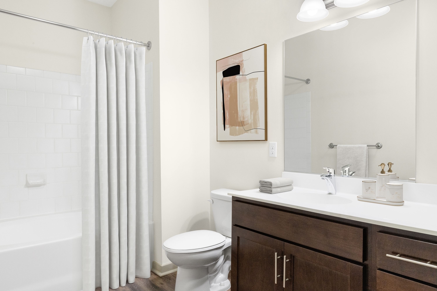 Halstead Hopkinton : Bathroom