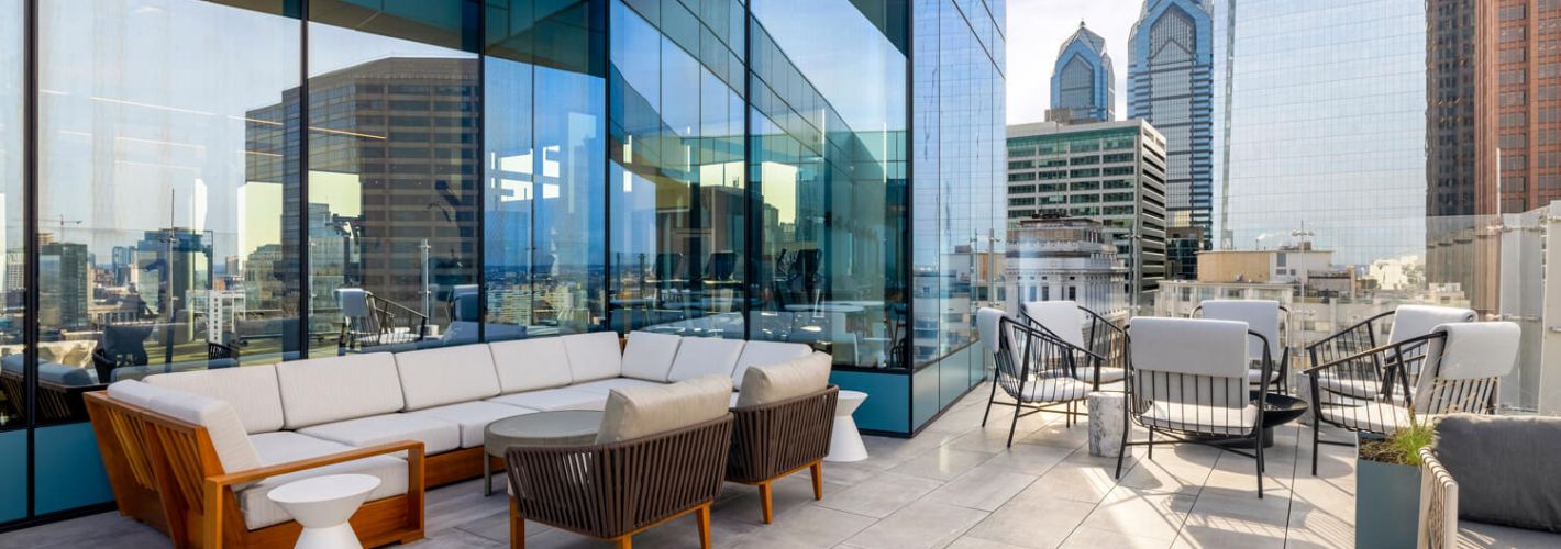 One Cathedral Square : Rooftop lounge with breathtaking views of the parkway & skyline