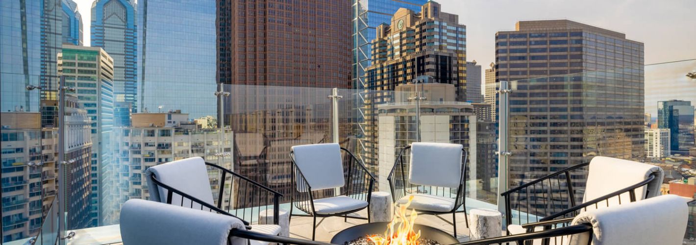 One Cathedral Square : Rooftop terrace with firepit and views of Logan Square and Cathedral Basilica of Saints Peter and Paul