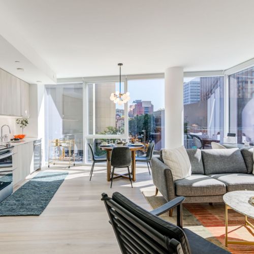 One Cathedral Square : Spacious living areas