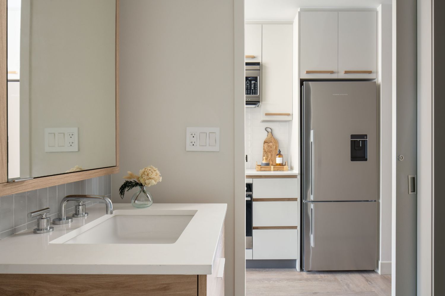 Asher : Studio Bathroom