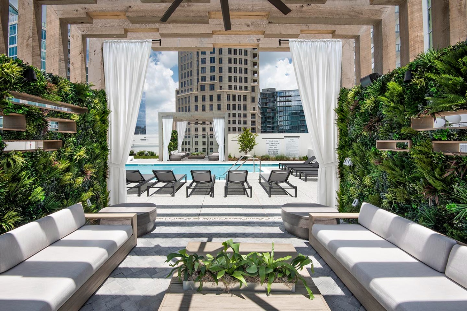 Icon Buckhead : Pool