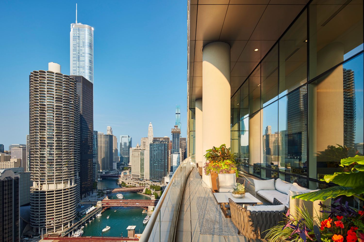 OneEleven : Chicago Loop apartments with stunning views and luxury amenities. 