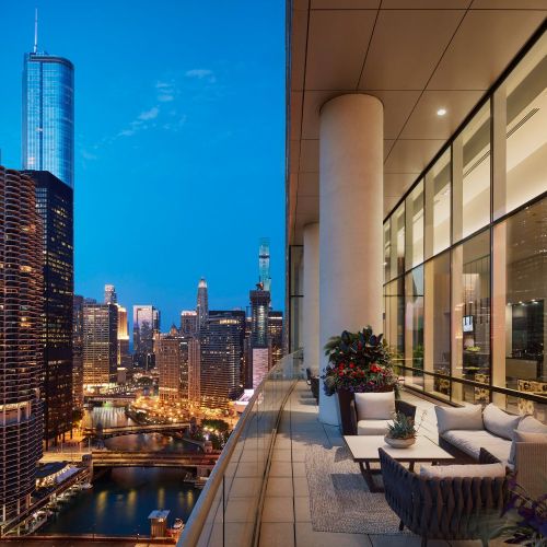 Relaxing terraces located on Floors 28 and 29 offer oases in the city.