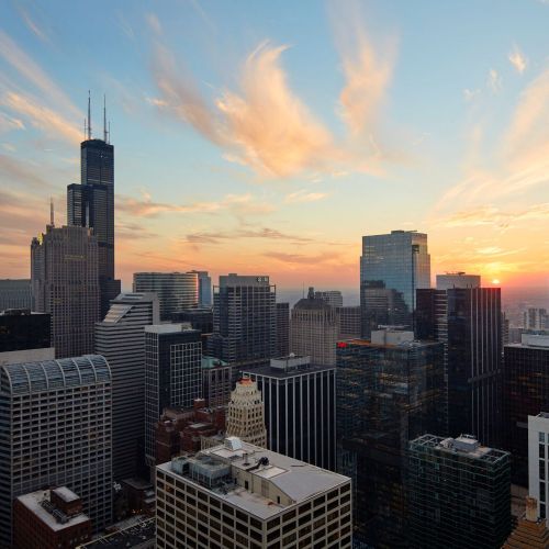 OneEleven offers spectacular views of the cityscape, Chicago River, and Lake Michigan.