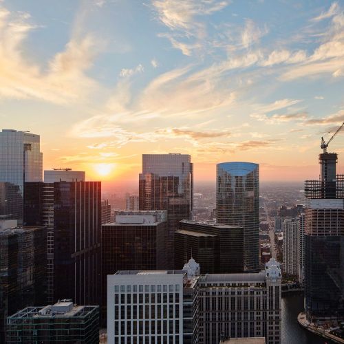 With the Chicago River right outside your door and The Loop and River North moments away, OneEleven is the one designed to impress.