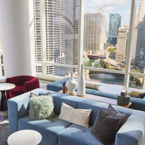 Settle into resort-style seating that overlooks the cityscape and Chicago River.