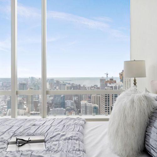 Embrace the energy of the big city right from your pillow.