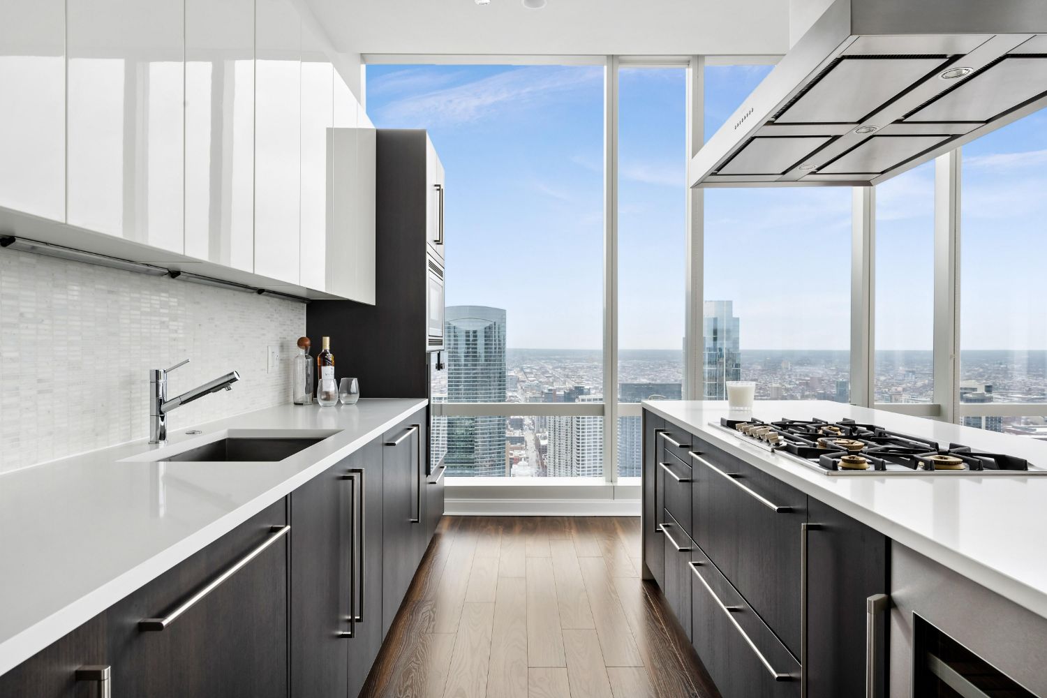 OneEleven : Four coveted Penthouse apartment residences soar high above the Chicago loop with inspiring city views.