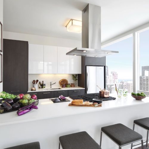 Floor to ceiling windows, soaring 12’ ceilings, and two complimentary accent walls painted to resident preference make our penthouse apartments beyond magnificent. 