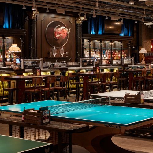 Combine exceptionally good food, a cocktail menu, a music selection and DJ' s at AceBounce.