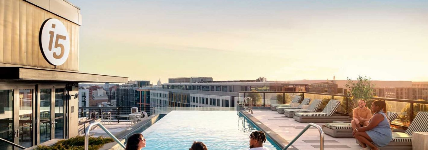 i5 Union Market : Heated rooftop infinity pool with breathtaking views of the Capitol