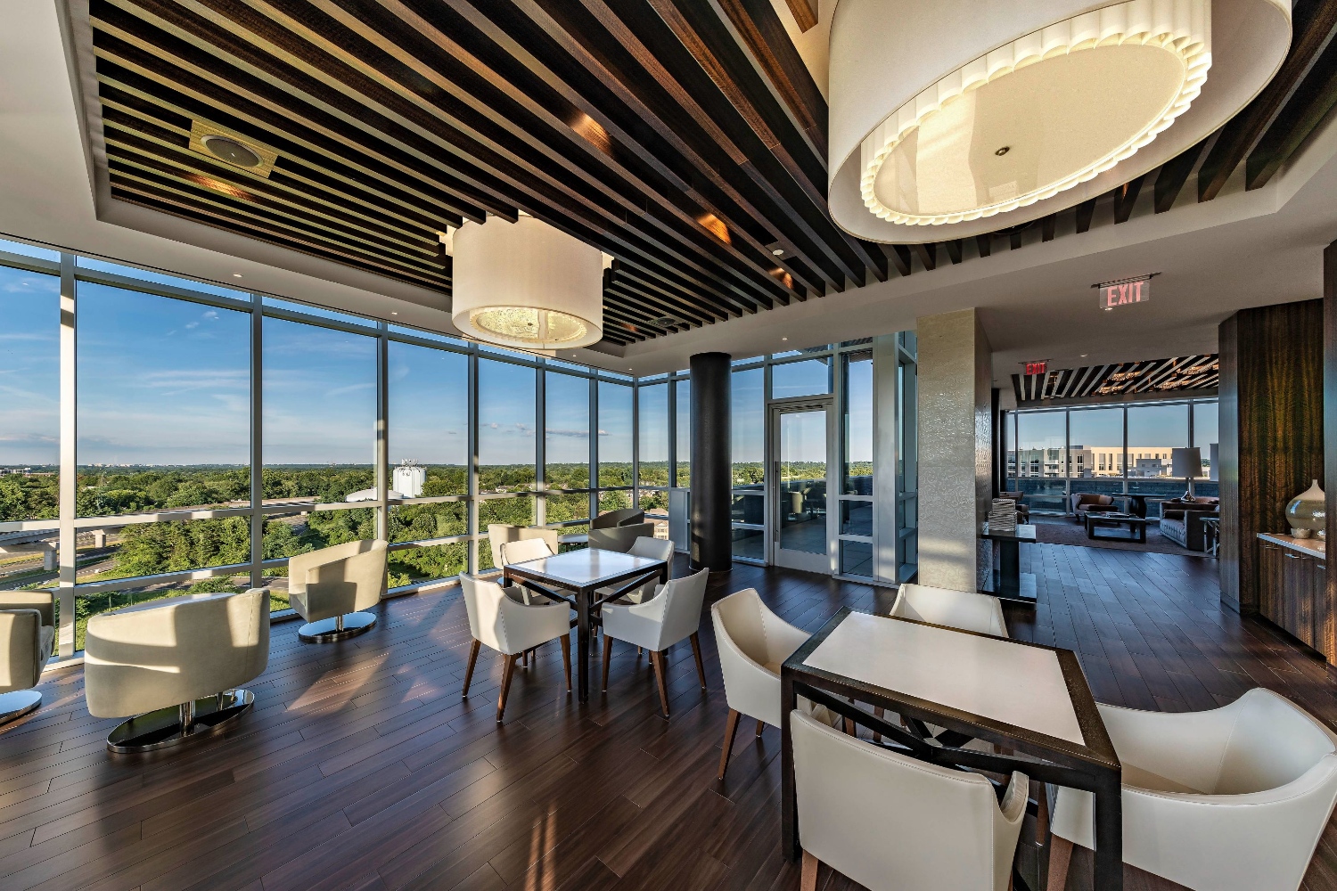 Haden : Sky Lounge