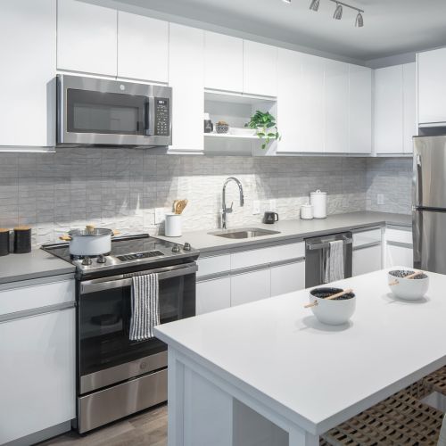 Kitchen with dining island 	