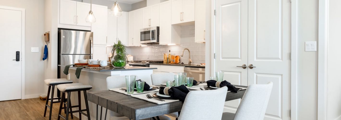 Parkside Providence Town Center : Open layouts offer space for dining table
