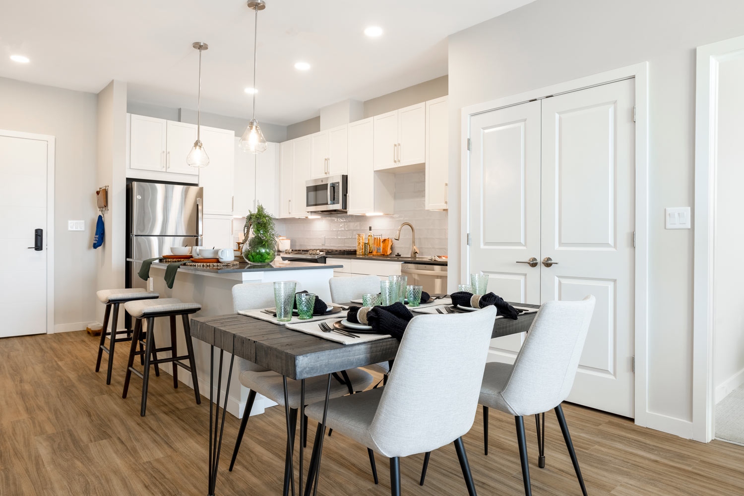 Parkside Providence Town Center : Open layouts offer space for dining table