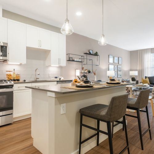 Refined interiors with earth tones and natural materials