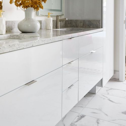 Endless storage allowing you to stay stocked and organized. 