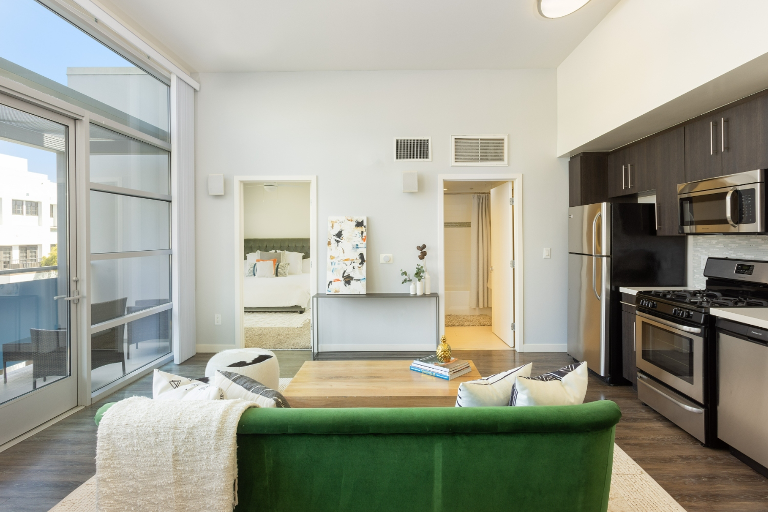 Gibson Santa Monica : Living Room Kitchen