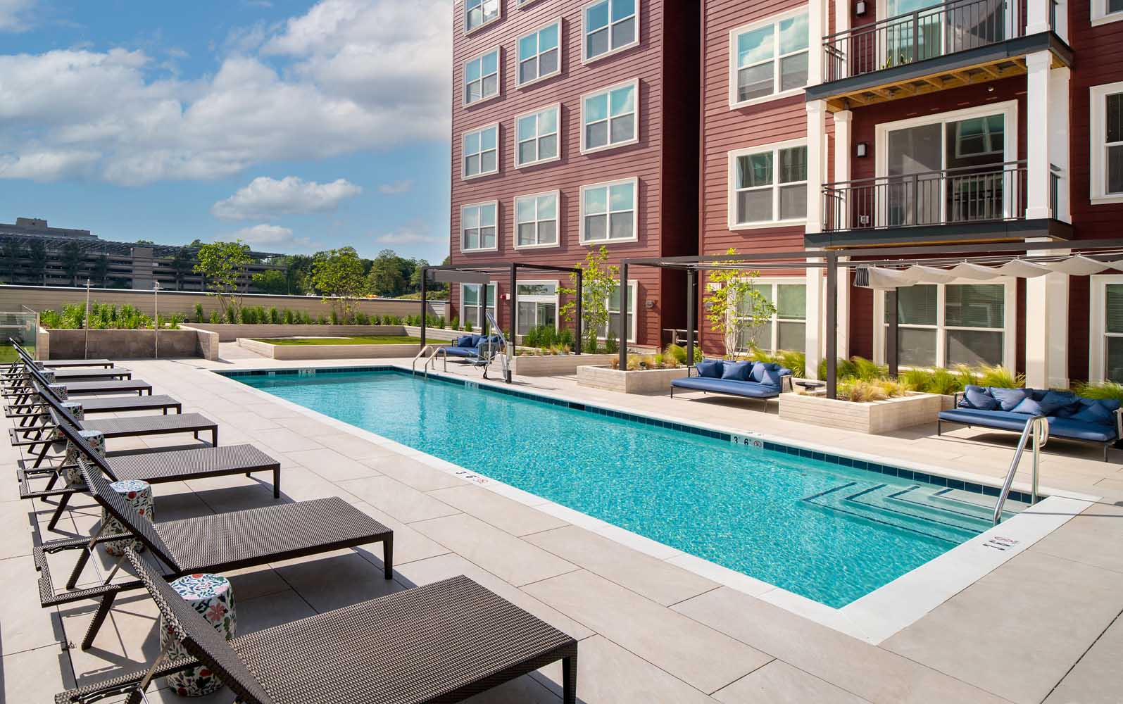 The Hartley : Pool View