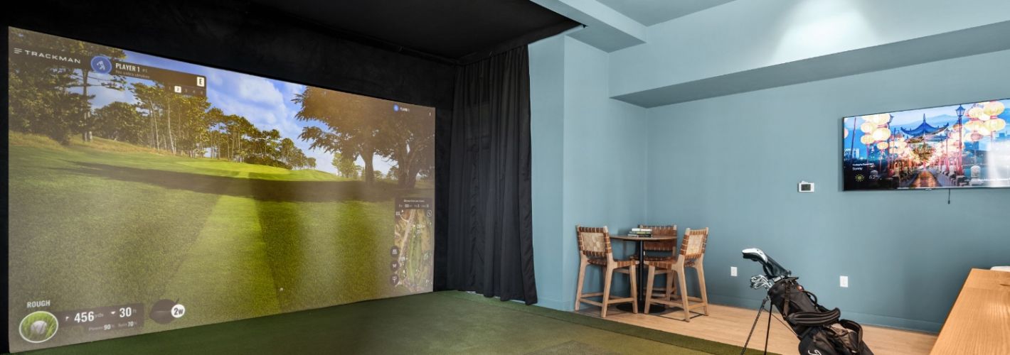 The Robinson : State-of-the-art Trackman 4 golf simulators
