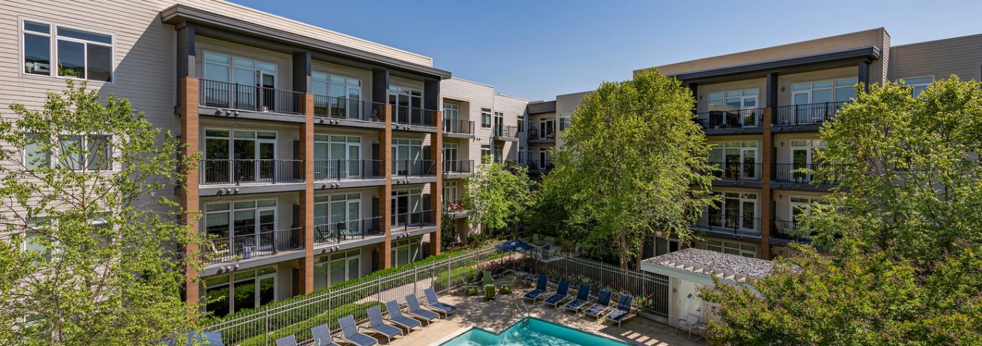 Crosswinds at Annapolis Town Center : Birds eye view of our pool 