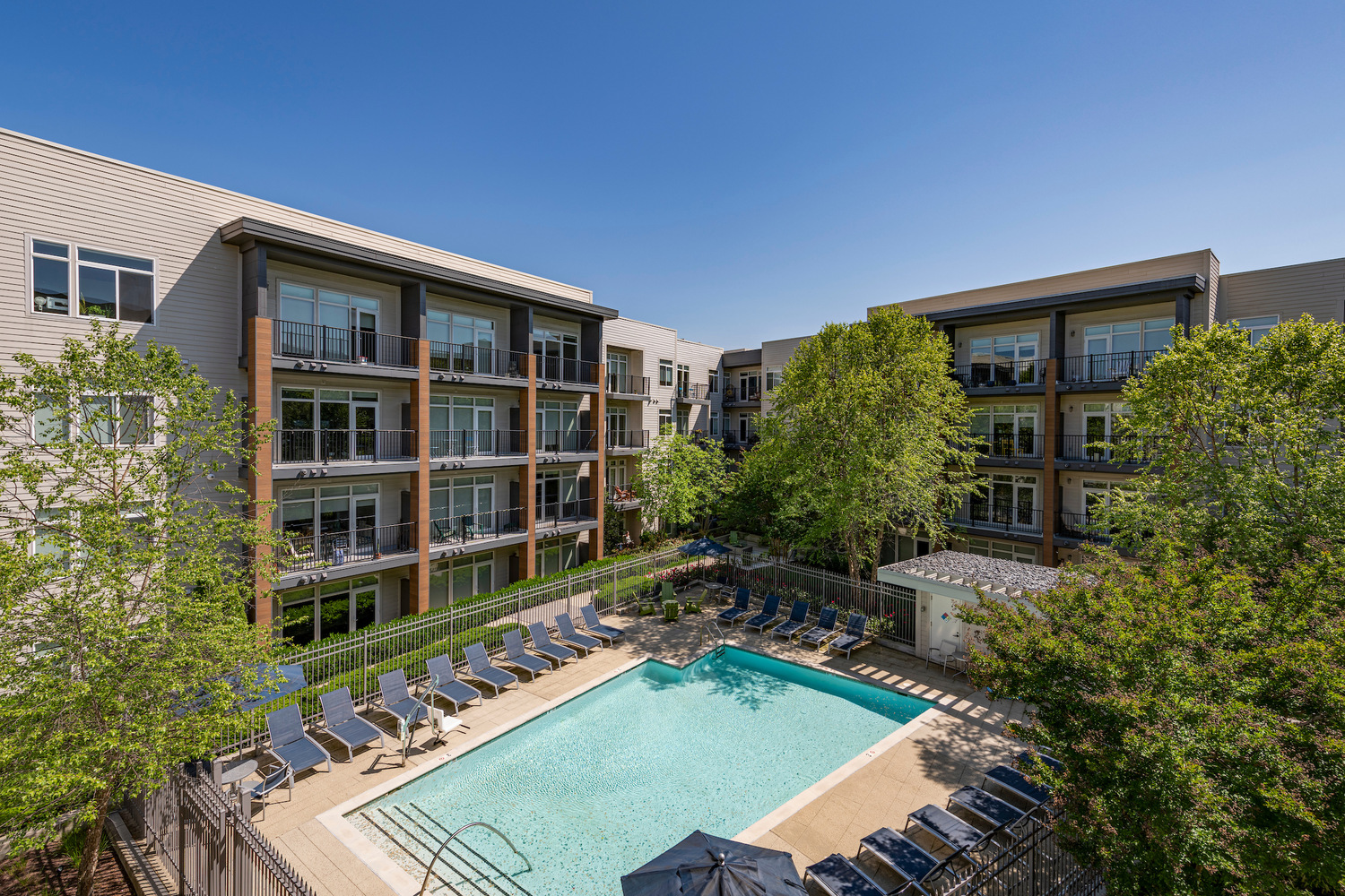 Crosswinds at Annapolis Town Center : Birds eye view of our pool 