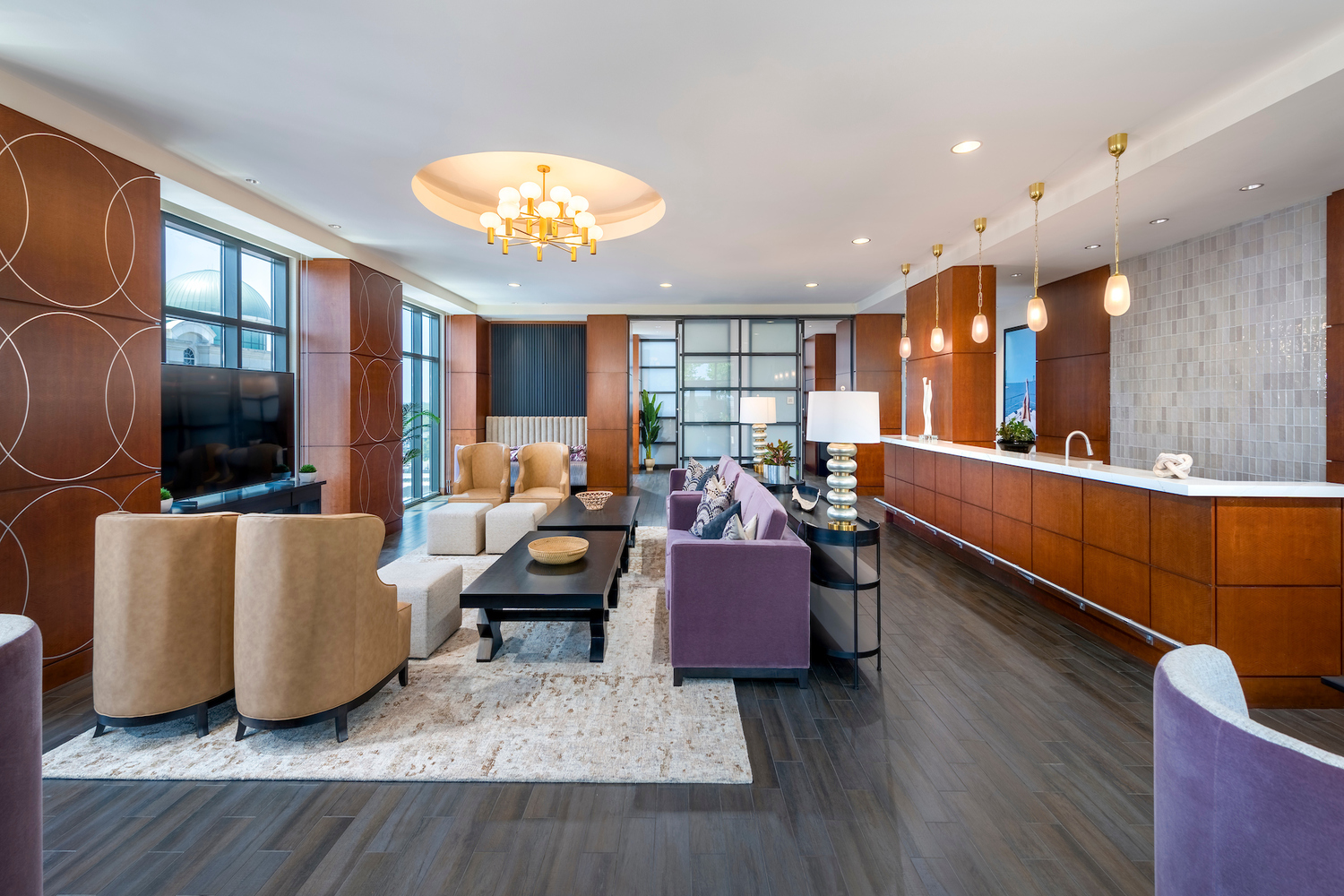 Mariner Bay at Annapolis Town Center : Elegant Resident Dining Area
