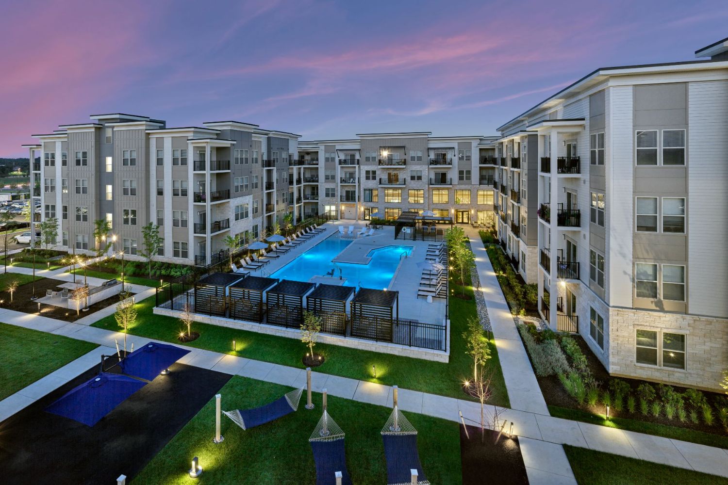 Compass at The Grove : Elegant pool with beach entry