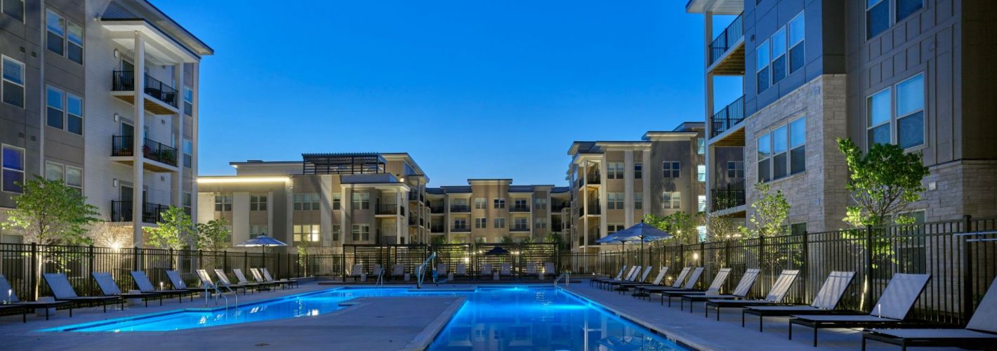 Compass at The Grove : Elegant pool with beach entry