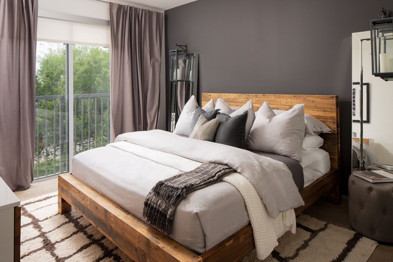 The Frasier : Terraces, balconies and decks bring the outdoors in