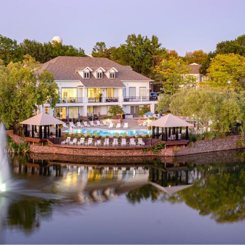 Lakeside Apartments : Exterior view