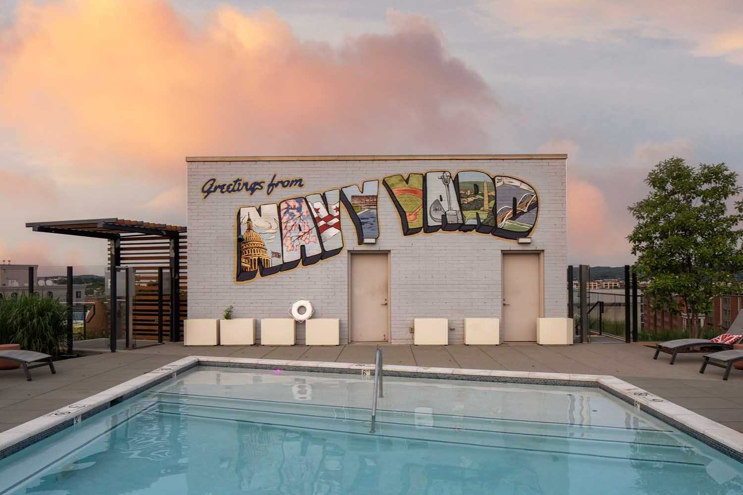 Insignia on M : Rooftop pool designed with the aesthetic of the best resorts.