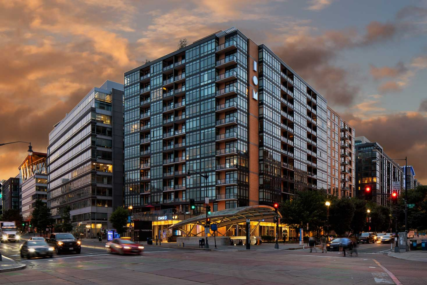 Insignia on M : It's time to step out the door into life at Insignia on M