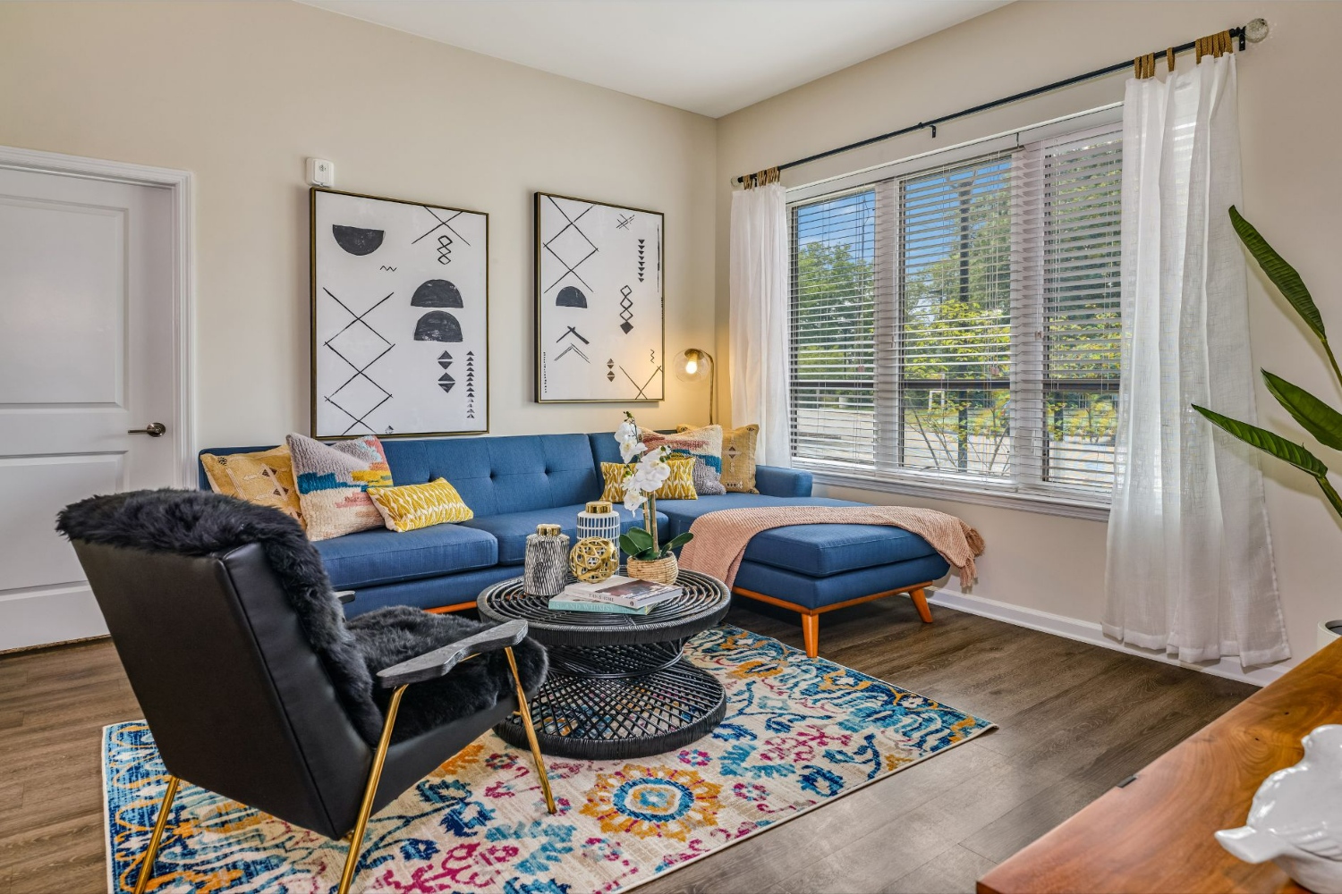 Halstead Parsippany : Living Room