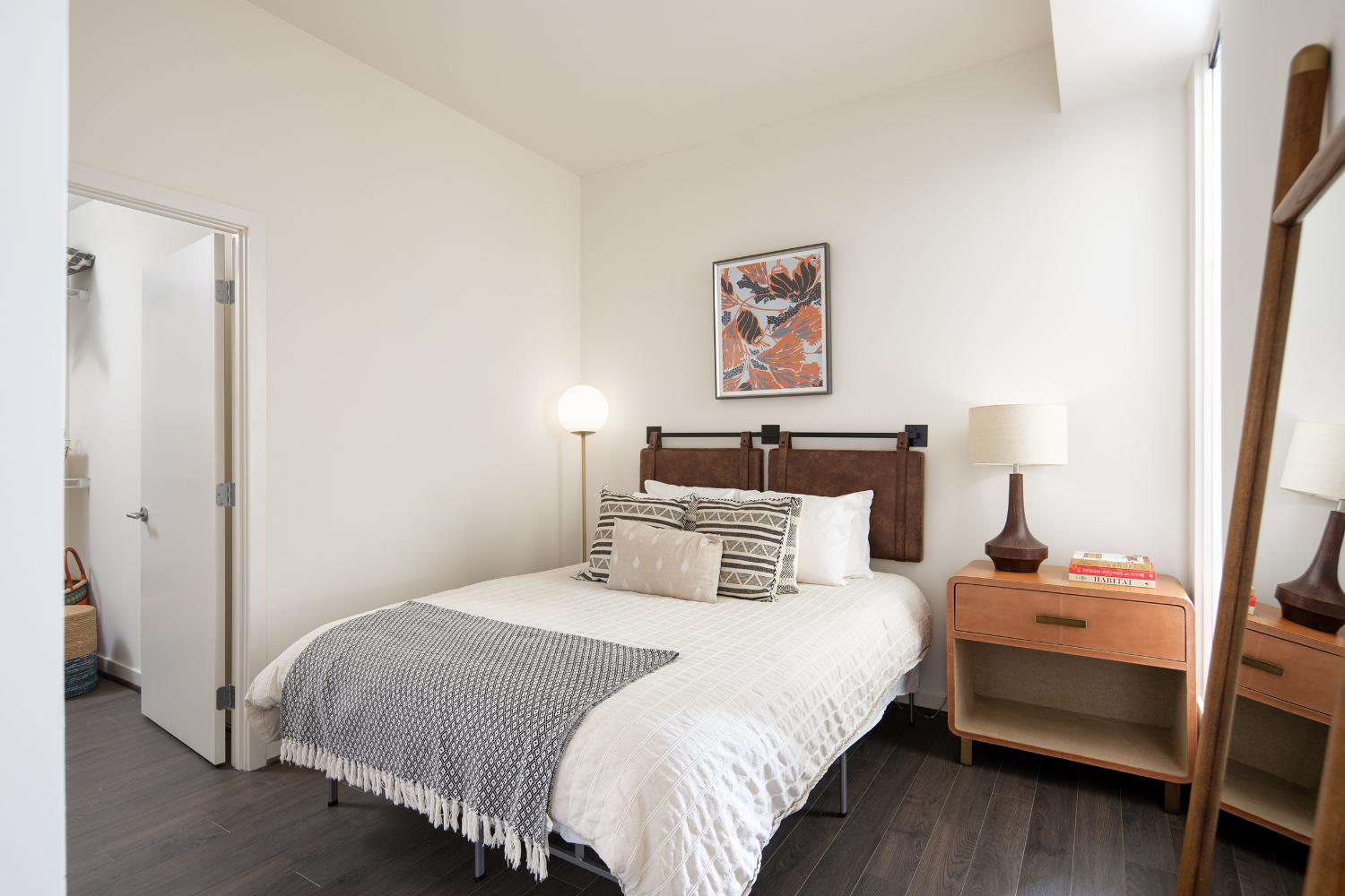 The Apollo : Recharge in the comfort and elegance of our bedrooms.