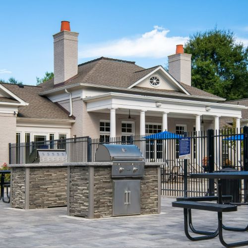 Alvista Bowie grilling area