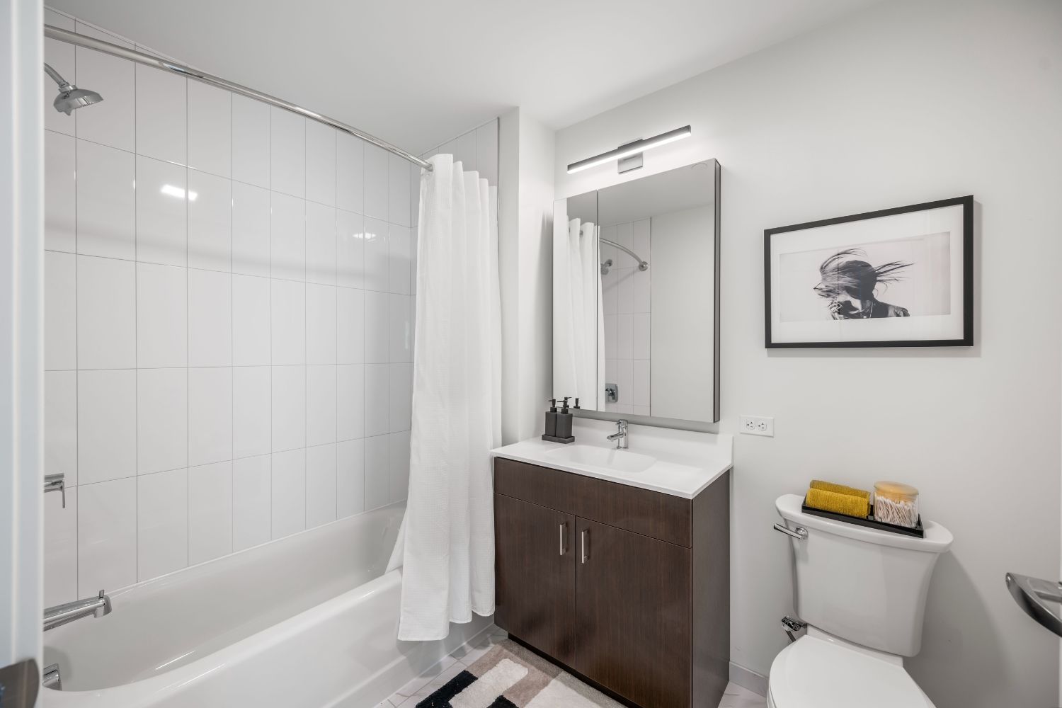 Bathroom with Walkin with Bathtub 