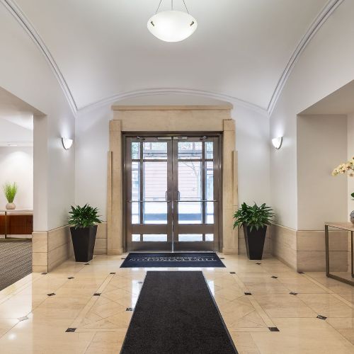 Welcome to the Lexington, the perfect blend between the urban city and comfort. 